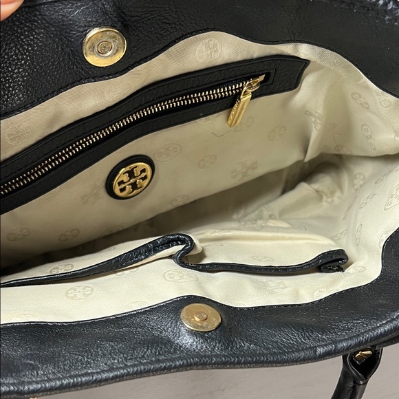 Tory Burch Black Leather Shoulder Bag with Gold Accents - Picture 3 of 9